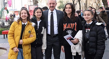 Büyükakın, öğrencilerin karne sevincini paylaştı 