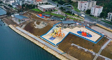 Çift kaydıraklı aqupark montajı tamamlandı