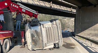 D-100'de tır devrildi, ulaşım durma noktasına geldi!