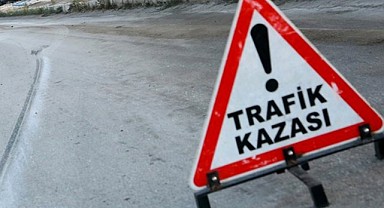 İki otomobil çarpıştı, sürücü tedavi altında