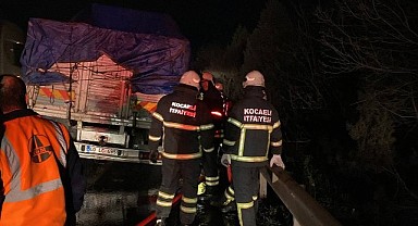 Kumaş yüklü kamyonda yangın 