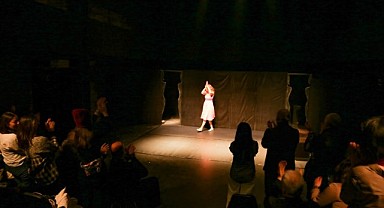 “Kurdele ya da artı sonsuz”a İstanbul seyircisinden tam not