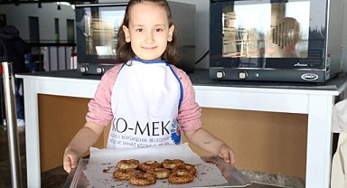 Mutfağa girip kandil simidi yaptılar 