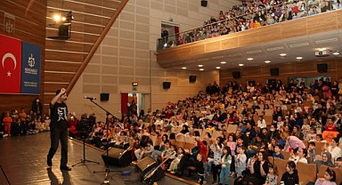 Onur Erol, Gebzeli çocuklara konser verdi
