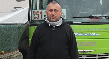 Rahatsızlanan yolcuyu 3 dakikada hastaneye yetiştirdi