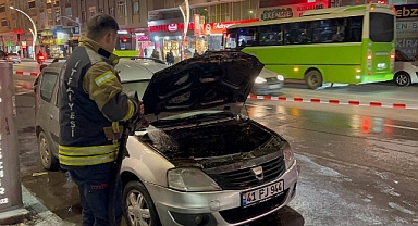 Seyir halindeki otomobil alevlere teslim oldu