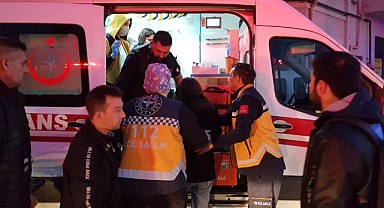 Taksi tramvayla çarpıştı: 3 yaralı 