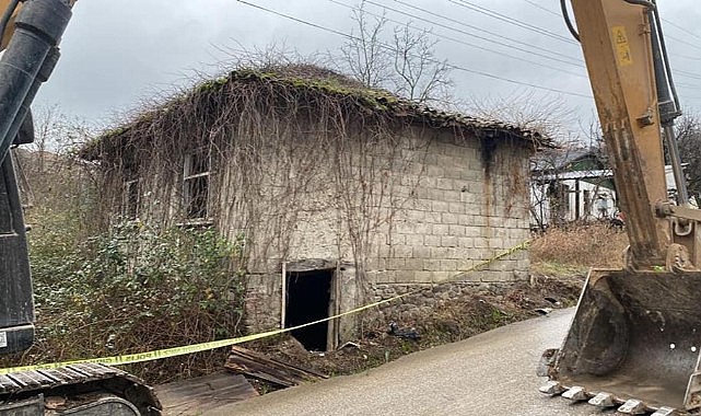 155 hasarlı bina yıkıldı