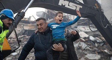 52 saat sonra kurtarılan Yiğit, annesine kavuştu