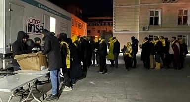 Antikkapı'dan enkaz bölgesine sıcak yemek ve çorba ikramı
