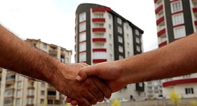 Başiskele'de 3 katlı bina icradan satılık
