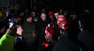 Belediye Başkanları çadır kurup, aşevinde yemek dağıtıyor