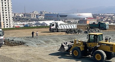 Büyükşehir koordinesinde Hatay Defne'de sahra hastanesi ve çadır kent kuruluyor