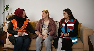 Çayırova Belediyesi gelen depremzede ailelere yardım ediyor