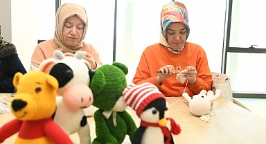 Çayırovalı kursiyerler depremzede çocuklar için örüyorlar