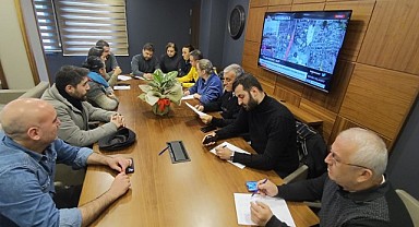 CHP ilçe binalarında depremzedeler için yardım toplanıyor