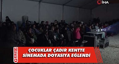 Çocuklar çadır kentteki sinemalarda doyasıya eğlendi