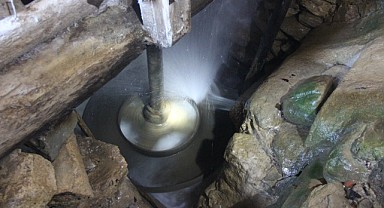Değirmen taşı 4 kuşaktır tarihe meydan okuyor