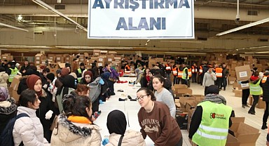 Deprem bölgesine Ayni Yardım Merkezi'nden 329 tır