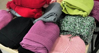 El emeği, göz nuru ürünlerini depremzedeler için örüyorlar