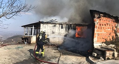 Elektrik kontağından çıkan yangın tüm evi sardı