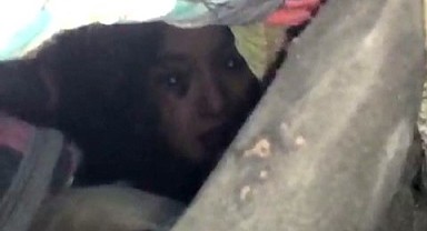 Enkaz altındaki Yağmur herkesi ağlattı: 