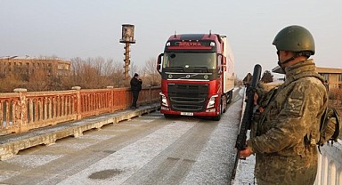 Ermenistan-Türkiye sınırı 35 yıl aradan sonra açıldı
