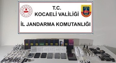 Gebze'de 200 bin TL değerinde kaçak ürün ele geçirildi
