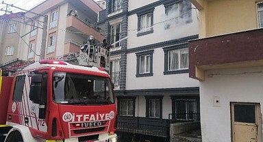 Gebze'de yangında mahsur kalan özel birey itfaiye ekiplerince kurtarıldı