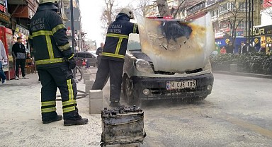 İzmit'te motoru yanan araca itfaiye ekipleri müdahale etti