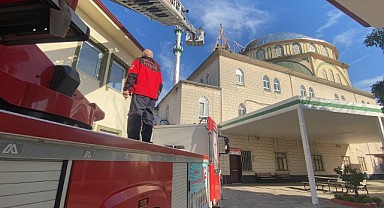 Kocaeli'de cami minaresinde çalışan işçi fenalaştı!
