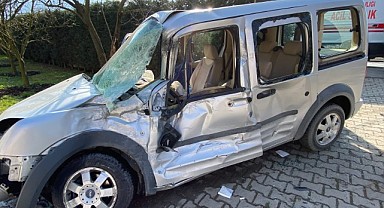 Kocaeli'de tur otobüsü ile hafif ticari araç çarpıştı: 7 yaralı!