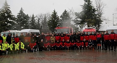 Kocaeli'den bölgeye ekipler gitmeye devam ediyor