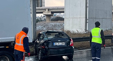 Muallimköy'de otomobil tıra arkadan çarptı, 2 yaralı!