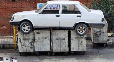 Oto sanayide akıllara durgunluk getiren olay: Arabayı çöpe attı!