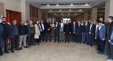 Şayir'e çiçekli karşılama