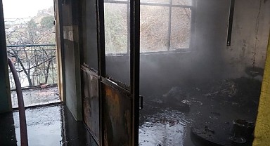 Tek katlı boş evde çıkan yangın paniğe sebep oldu!