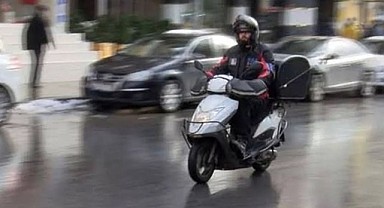 Yoğun kar yağışı sebebiyle Kocaeli'nde motokuryelere yasak geldi!