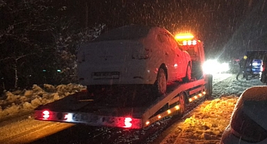 Yoğun kar yağışından dolayı onlarca vatandaş mahsur kaldı!