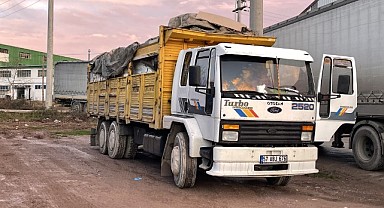 Yükünü örtmek için kasaya çıkmıştı: Ölü bulundu