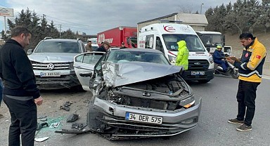 Zincirleme kazada 3 araç birbirine girdi