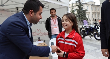 10 yaşındaki Haticenur, sattığı takıların gelirini depremzedelere bağışladı