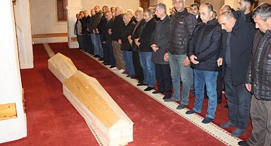 Babaları tarafından öldürülen iki çocuğun cenazesi toprağa verildi