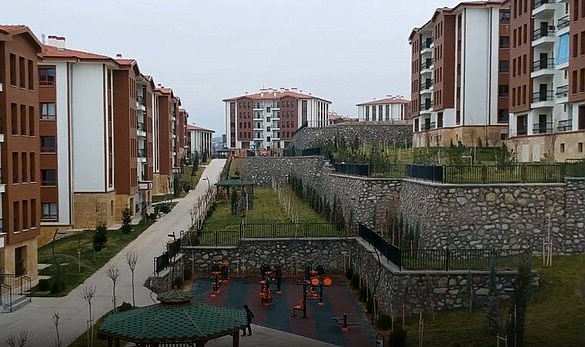 Bakan Kurum: Toki konutları dimdik ayakta