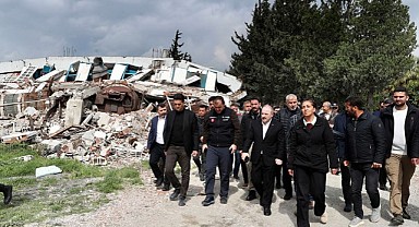 Bakan Varank, Hatay'da sanayicilerle buluştu