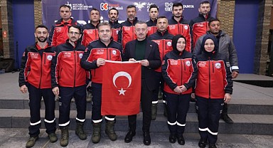 Büyükakın, arama kurtarma ekipleriyle iftar yaptı