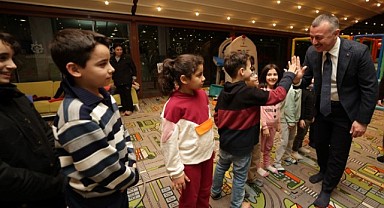 Büyükakın, Darıca'daki depremzedeleri ziyaret etti