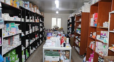 Büyükşehir'den çadır kente sahra eczanesi
