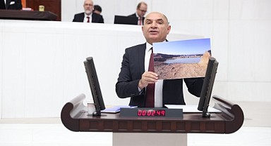 CHP'li Tahsin Tarhan, meclis kürsüsünde konuştu