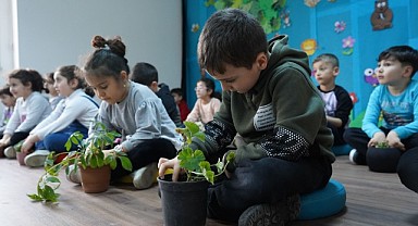 Çocuklar kulüplerde hem eğleniyor hem de öğreniyorlar